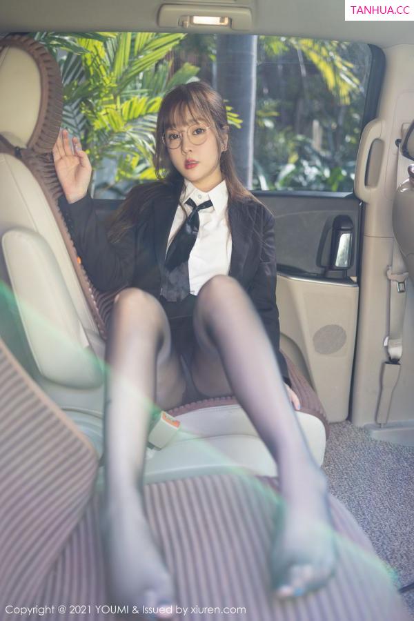 王语纯 王雨纯 香车女郎王雨纯 时尚动感眼镜OL第24张图片